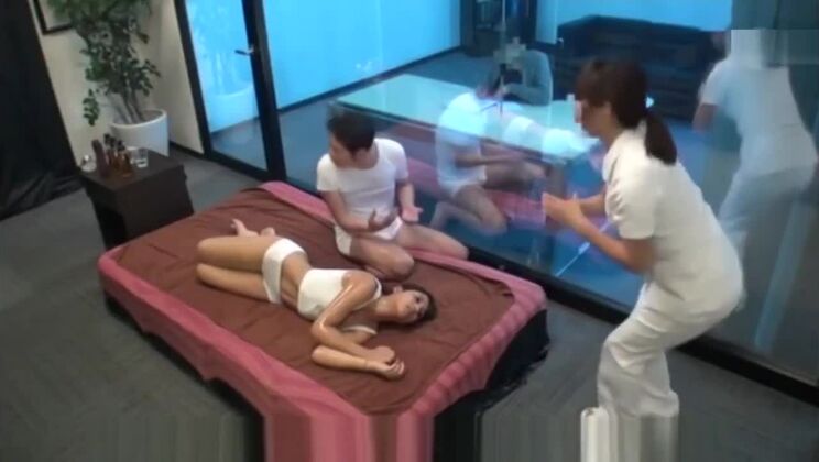 Pleasing oriental bitch in massage XXX video