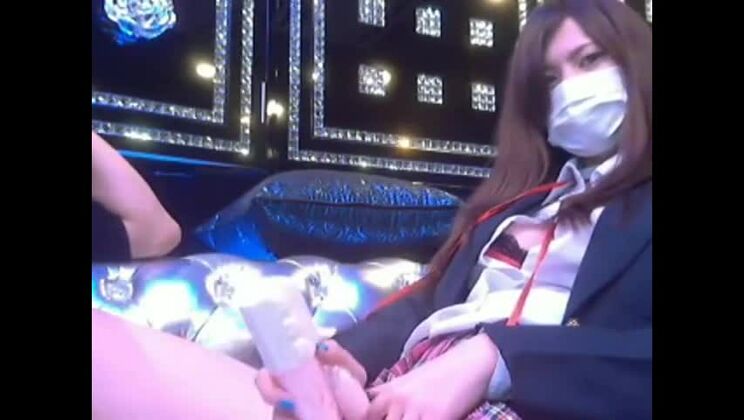 Seducing Japanese gal