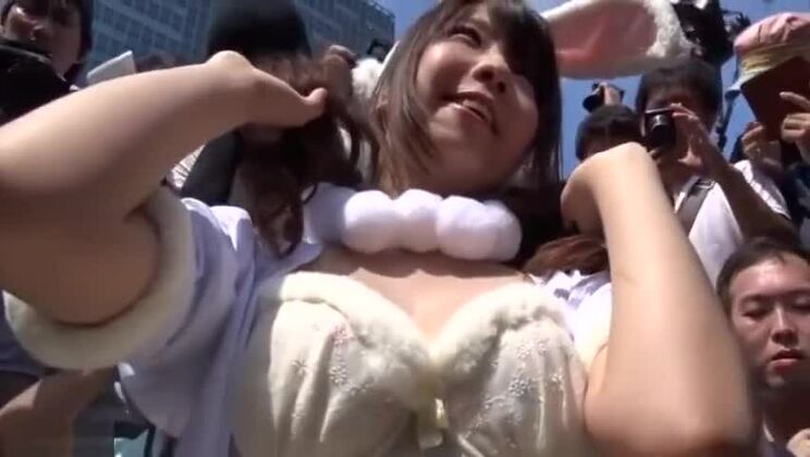 Seducing Japanese female in public