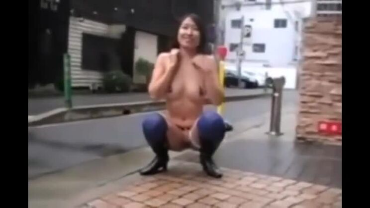 Honey Japanese hussy having an amateur fun times in public