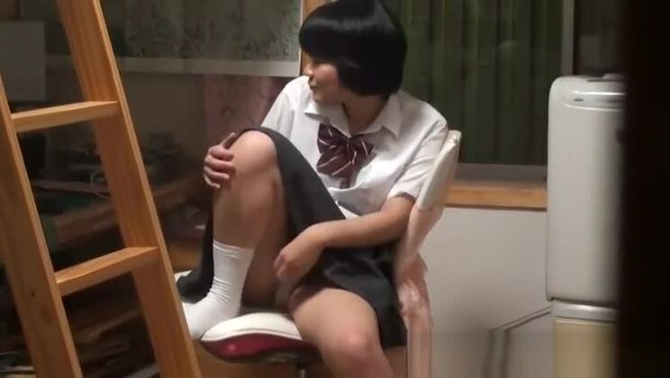 Good-looking Japanese whore fingering her pussy