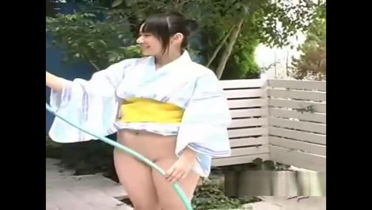 Tempting Japanese female in amateur porn