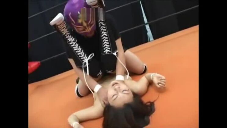 Charming Japanese hussy like to have a fetish fun