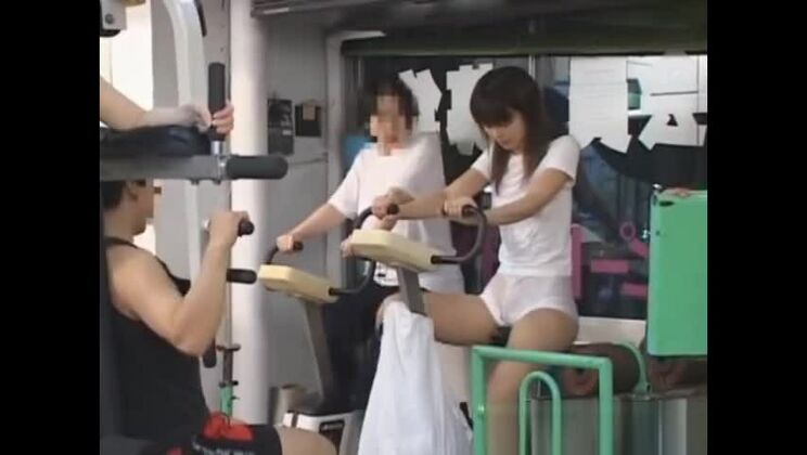 Pleasing Japanese tart in amateur porn in public place
