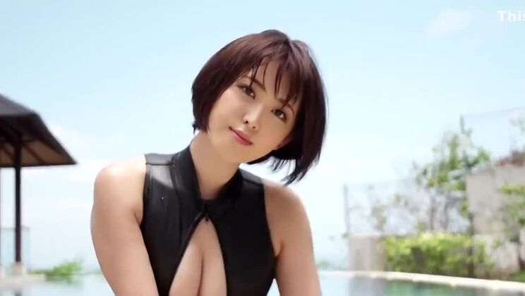 Divine buxomy asian tart