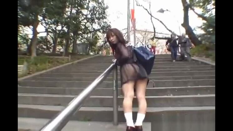 Hot asian bitch in real amateur porn video