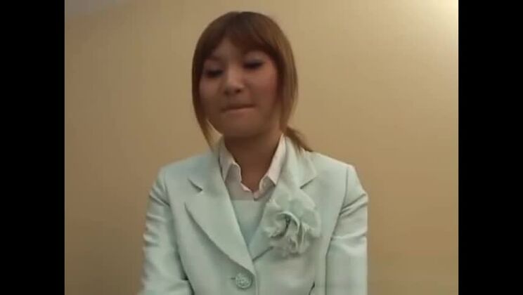 Beautiful unhaved Japanese hussy