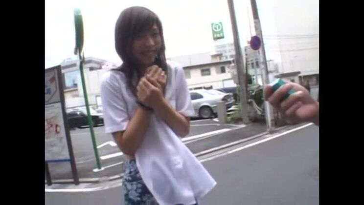 Enticing Japanese harlot in public