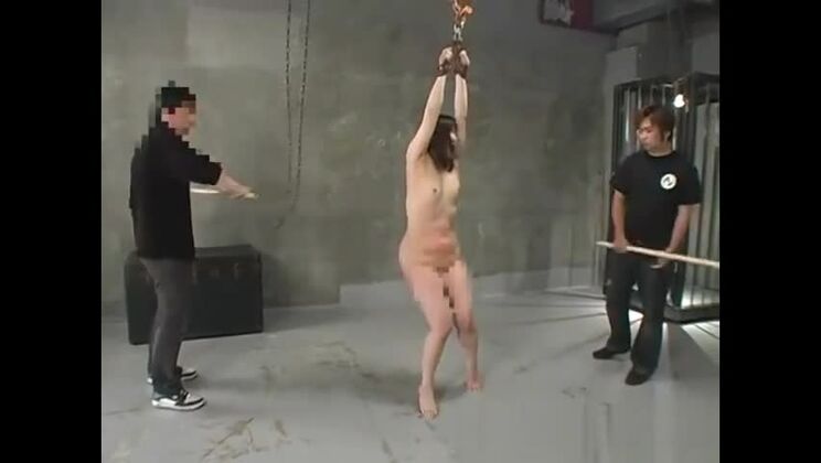 Lovely oriental gal like to have a fetish fun