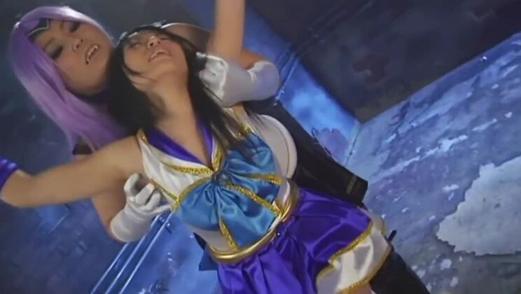 Tempting asian hussy like to have a fetish fun