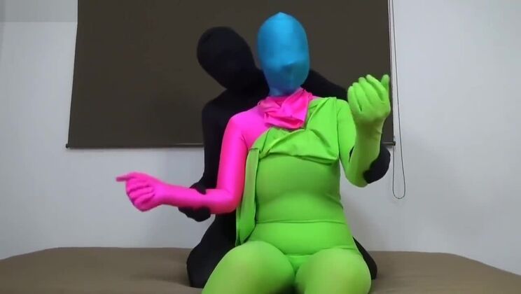 Delightful asian bitch perfroming in fetish sex video