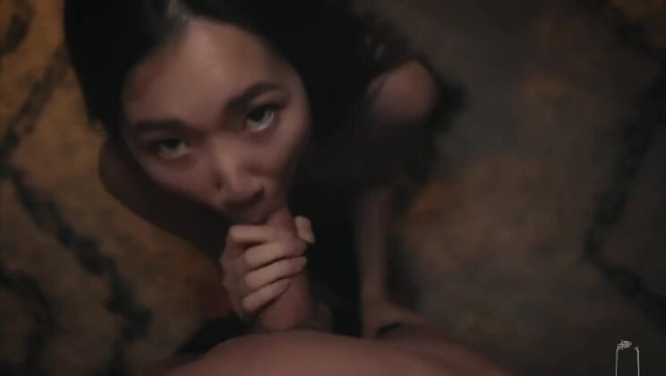 Amazing oriental bitch giving a great blow job