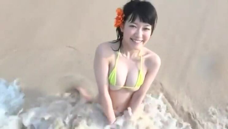 Sexy Japanese bitch perfroming in fetish sex video