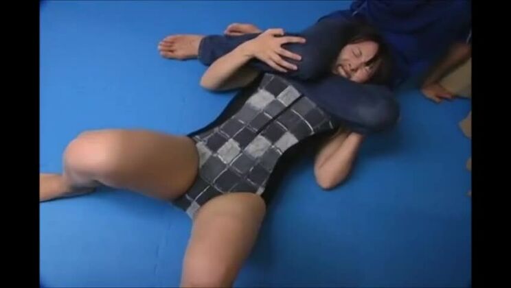 A woman who is tortured unilaterally by the wrestling technique.(part 2)